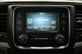 Ram 1500 Classic 2019 4x4 Tradesman 4p. Cabina de Conductor Completa 5.5 pies Cabina Extendida Pickup