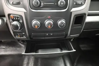Ram 1500 Classic 2019 4x4 Tradesman 4p. Cabina de Conductor Completa 5.5 pies Cabina Extendida Pickup