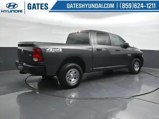 Ram 1500 Classic 2019 4x4 Tradesman 4p. Cabina de Conductor Completa 5.5 pies Cabina Extendida Pickup