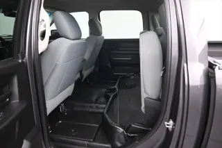 Ram 1500 Classic 2019 4x4 Tradesman 4p. Cabina de Conductor Completa 5.5 pies Cabina Extendida Pickup