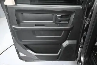 Ram 1500 Classic 2019 4x4 Tradesman 4p. Cabina de Conductor Completa 5.5 pies Cabina Extendida Pickup