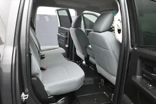 Ram 1500 Classic 2019 4x4 Tradesman 4p. Cabina de Conductor Completa 5.5 pies Cabina Extendida Pickup