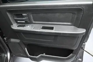 Ram 1500 Classic 2019 4x4 Tradesman 4p. Cabina de Conductor Completa 5.5 pies Cabina Extendida Pickup