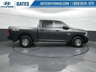 Ram 1500 Classic 2019 4x4 Tradesman 4p. Cabina de Conductor Completa 5.5 pies Cabina Extendida Pickup