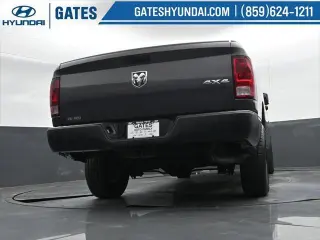 Ram 1500 Classic 2019 4x4 Tradesman 4p. Cabina de Conductor Completa 5.5 pies Cabina Extendida Pickup