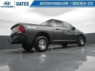 Ram 1500 Classic 2019 4x4 Tradesman 4p. Cabina de Conductor Completa 5.5 pies Cabina Extendida Pickup