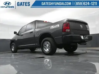 Ram 1500 Classic 2019 4x4 Tradesman 4p. Cabina de Conductor Completa 5.5 pies Cabina Extendida Pickup