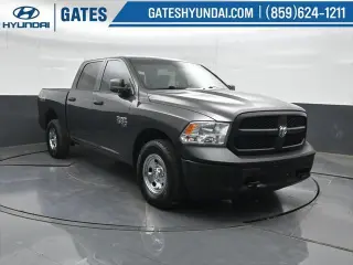 Ram 1500 Classic 2019 4x4 Tradesman 4p. Cabina de Conductor Completa 5.5 pies Cabina Extendida Pickup