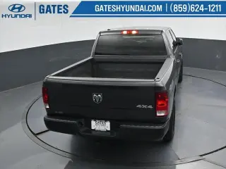 Ram 1500 Classic 2019 4x4 Tradesman 4p. Cabina de Conductor Completa 5.5 pies Cabina Extendida Pickup