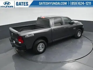 Ram 1500 Classic 2019 4x4 Tradesman 4p. Cabina de Conductor Completa 5.5 pies Cabina Extendida Pickup