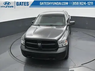 Ram 1500 Classic 2019 4x4 Tradesman 4p. Cabina de Conductor Completa 5.5 pies Cabina Extendida Pickup