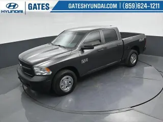 Ram 1500 Classic 2019 4x4 Tradesman 4p. Cabina de Conductor Completa 5.5 pies Cabina Extendida Pickup