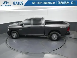 Ram 1500 Classic 2019 4x4 Tradesman 4p. Cabina de Conductor Completa 5.5 pies Cabina Extendida Pickup