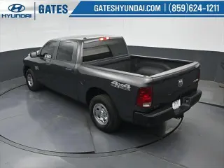 Ram 1500 Classic 2019 4x4 Tradesman 4p. Cabina de Conductor Completa 5.5 pies Cabina Extendida Pickup