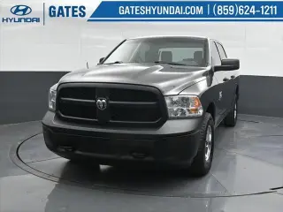 Ram 1500 Classic 2019 4x4 Tradesman 4p. Cabina de Conductor Completa 5.5 pies Cabina Extendida Pickup