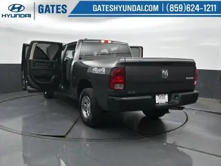 Ram 1500 Classic 2019 4x4 Tradesman 4p. Cabina de Conductor Completa 5.5 pies Cabina Extendida Pickup