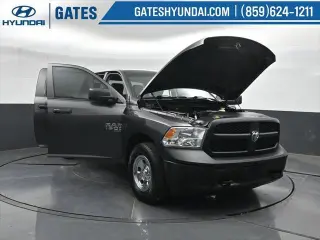 Ram 1500 Classic 2019 4x4 Tradesman 4p. Cabina de Conductor Completa 5.5 pies Cabina Extendida Pickup