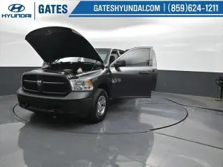 Ram 1500 Classic 2019 4x4 Tradesman 4p. Cabina de Conductor Completa 5.5 pies Cabina Extendida Pickup