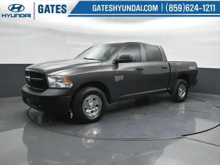 Ram 1500 Classic 2019 4x4 Tradesman 4p. Cabina de Conductor Completa 5.5 pies Cabina Extendida Pickup