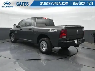 Ram 1500 Classic 2019 4x4 Tradesman 4p. Cabina de Conductor Completa 5.5 pies Cabina Extendida Pickup