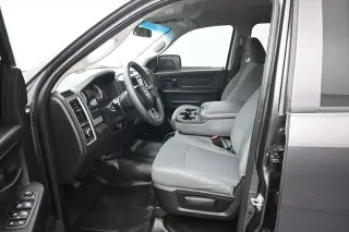Ram 1500 Classic 2019 4x4 Tradesman 4p. Cabina de Conductor Completa 5.5 pies Cabina Extendida Pickup