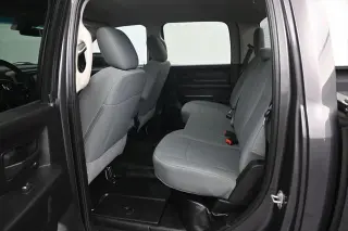Ram 1500 Classic 2019 4x4 Tradesman 4p. Cabina de Conductor Completa 5.5 pies Cabina Extendida Pickup