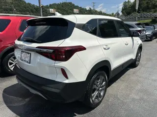 Kia Seltos 2023 AWD LX 4p SUV