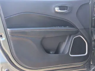 Jeep Compass 2017 4x4 Latitude SUV de 4 puertas (lanzamiento de mitad de año)