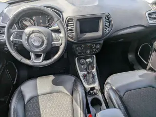Jeep Compass 2017 4x4 Latitude SUV de 4 puertas (lanzamiento de mitad de año)