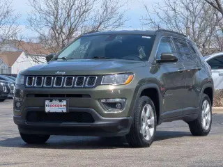 Jeep Compass 2017 4x4 Latitude SUV de 4 puertas (lanzamiento de mitad de año)
