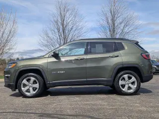 Jeep Compass 2017 4x4 Latitude SUV de 4 puertas (lanzamiento de mitad de año)