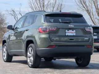 Jeep Compass 2017 4x4 Latitude SUV de 4 puertas (lanzamiento de mitad de año)