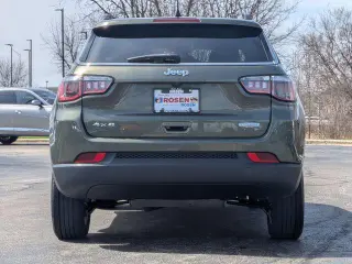 Jeep Compass 2017 4x4 Latitude SUV de 4 puertas (lanzamiento de mitad de año)