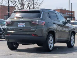 Jeep Compass 2017 4x4 Latitude SUV de 4 puertas (lanzamiento de mitad de año)