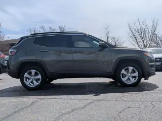 Jeep Compass 2017 4x4 Latitude SUV de 4 puertas (lanzamiento de mitad de año)