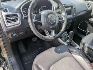Jeep Compass 2017 4x4 Latitude SUV de 4 puertas (lanzamiento de mitad de año)