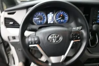 Toyota Sienna 2018 LE 7-Pasajeros Asiento Automático 4p Minivan