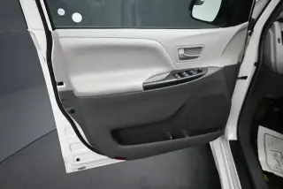 Toyota Sienna 2018 LE 7-Pasajeros Asiento Automático 4p Minivan