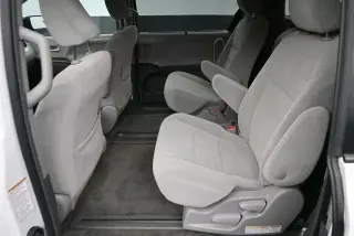 Toyota Sienna 2018 LE 7-Pasajeros Asiento Automático 4p Minivan