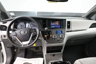 Toyota Sienna 2018 LE 7-Pasajeros Asiento Automático 4p Minivan