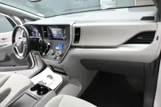 Toyota Sienna 2018 LE 7-Pasajeros Asiento Automático 4p Minivan