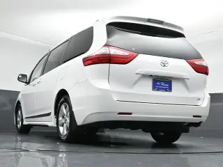 Toyota Sienna 2018 LE 7-Pasajeros Asiento Automático 4p Minivan