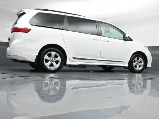 Toyota Sienna 2018 LE 7-Pasajeros Asiento Automático 4p Minivan