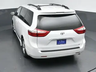 Toyota Sienna 2018 LE 7-Pasajeros Asiento Automático 4p Minivan