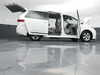 Toyota Sienna 2018 LE 7-Pasajeros Asiento Automático 4p Minivan