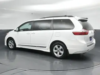 Toyota Sienna 2018 LE 7-Pasajeros Asiento Automático 4p Minivan