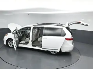 Toyota Sienna 2018 LE 7-Pasajeros Asiento Automático 4p Minivan