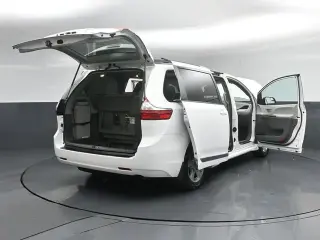 Toyota Sienna 2018 LE 7-Pasajeros Asiento Automático 4p Minivan