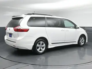 Toyota Sienna 2018 LE 7-Pasajeros Asiento Automático 4p Minivan