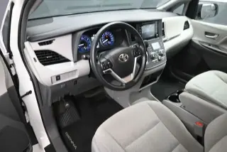 Toyota Sienna 2018 LE 7-Pasajeros Asiento Automático 4p Minivan